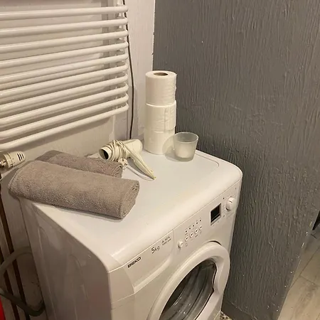 Red And White Appartamento Łódź